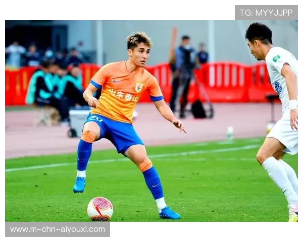 山东泰山阿卜杜肉苏力突破防线射门得手：一球背后的训练与信念