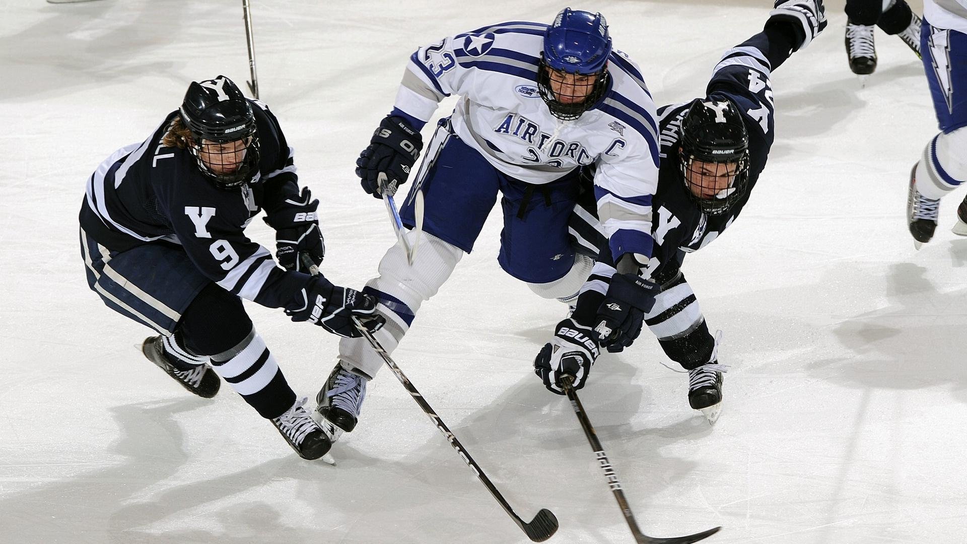 “高新体育中心网球赛：无数精彩回合点燃赛场”