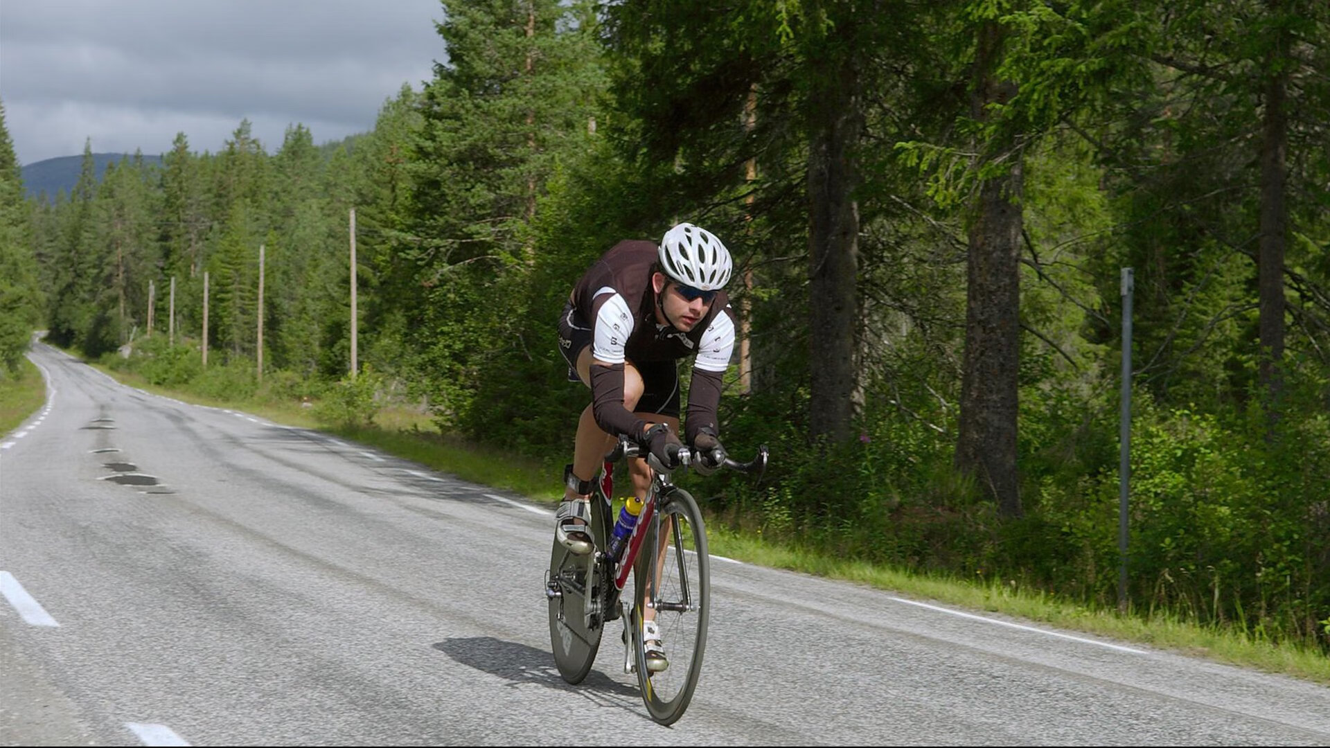 国家队阵容轮换缺乏稳定结构，国家队转型升级