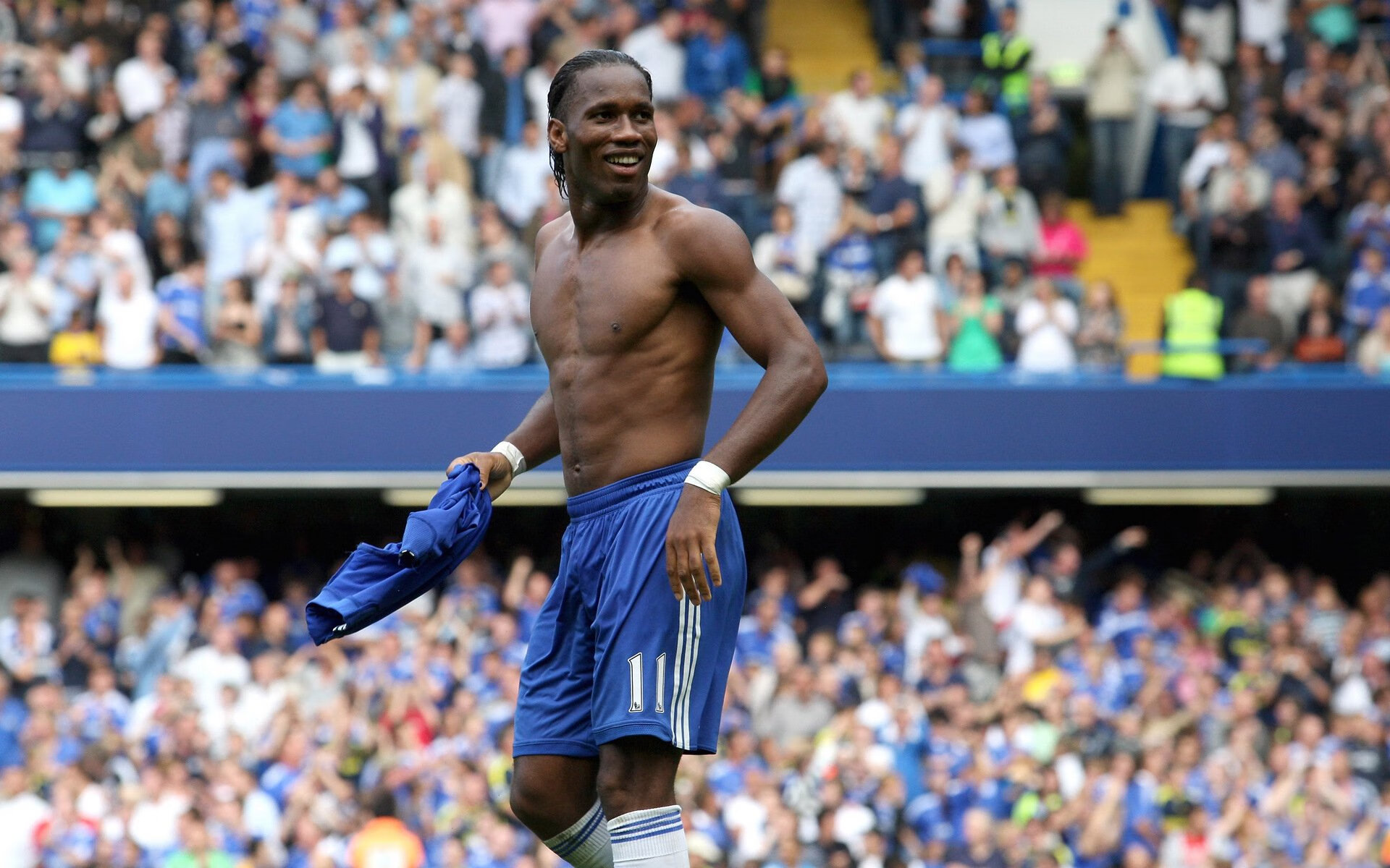 爱爱游戏-哈兰德与福登带领曼城横扫多特，欧冠战绩完美，哈兰德欧冠进了几个球